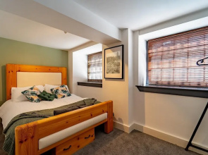 Stunning Modern City Centre Apartment Retreat