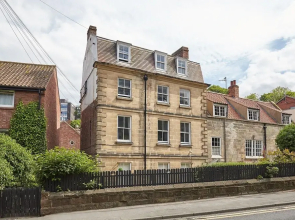 Host Stay Leesholme Loft