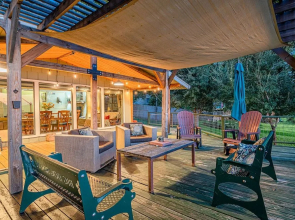 River Oaks Oasis