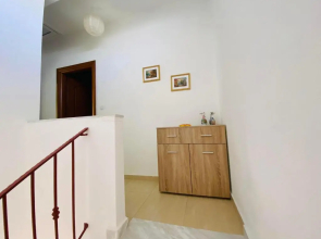 Chrisa's Guest House