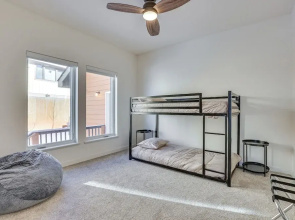 Great for Groups! Luxury Mtn-view Granby Home