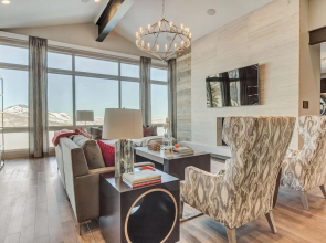 Two Bedroom Penthouse 2 Apartment Hotel by RedAwning