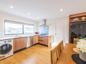 Mirror Lake Apartment