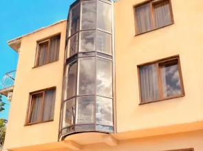 Guest House on per. Leningradskiy 8