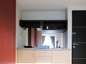 Comfy And Tidy Studio At The Square Apartment