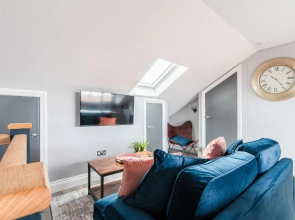 Lovely 2-bed double en-suite with Cathedral views