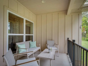 Flippin Home w/ Deck & Grill: Steps to White River