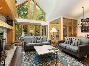 2708 Chateaux Dmont 3 Bedroom Condo