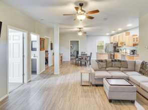 Pet-friendly Downtown Fulton Apt w/ Smart TV!