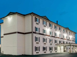 Super 8 Springfield East