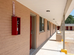 Budget Inn & Suites