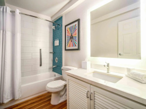 The Kinney - Venice Beach