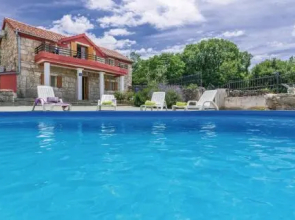 Three-Bedroom Holiday Home in Krusevo