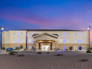 Quality Inn & Suites Carlsbad Caverns Area