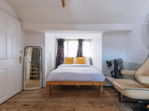 Vibrant & Eclectic 3 Bedroom Flat - Bedminster, Bristol!