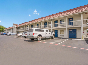 Motel 6 Dallas, TX - Market Center