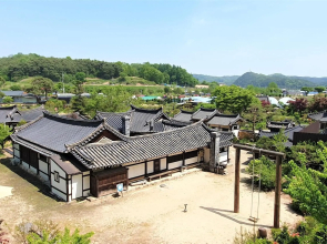 Tohyang Traditional House