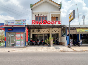 RedDoorz Hostel near Terminal Condongcatur Jogja