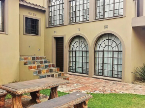 Africlassic Garden Lodge
