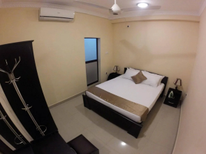 OYO 293 Akara Suites And Apartments