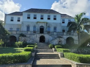 Oceanview 1-bed Apt w/ Pool, Bar & Beach Access