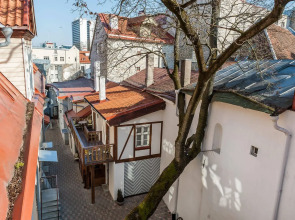 Отель Three Crowns Residents