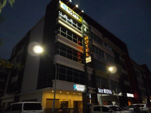 9 Square Hotel - Bangi