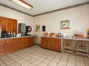Travelodge and Suites Fargo/Moorhead
