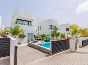 Stylish Villa 2018,Pool,3B.R.Wifi,Netflix