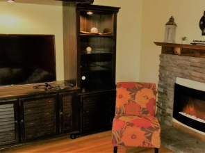 Modern❤️Smart Craftsman HDTV Keurig AC❤of Downtown