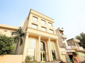 OYO 23498 Hotel Jane Royale