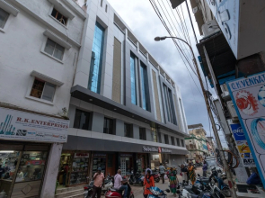 Capital O 16675 Subaithal Residency