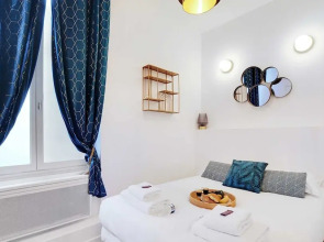 Chic Apartment in Paris for Couple