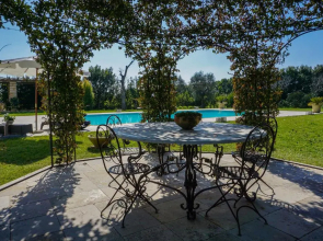 Extraordinary Estate with pool m800