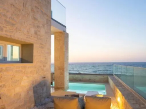 Lucia Beachfront Suite