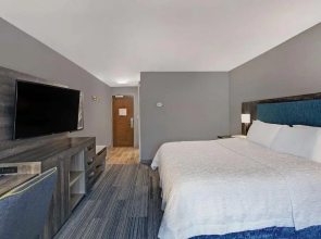 Holiday Inn Express & Suites Westfield