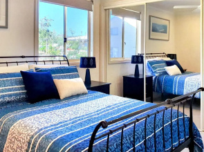 Pelican Beach House 2 Macleay Street