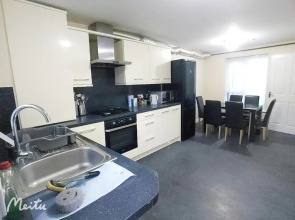 Guest Rooms Near City Centre & Anfield, 4 Rooms & 3 Baths