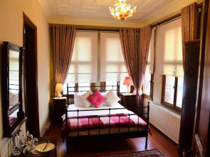 Ottoman Suites by Seratonin