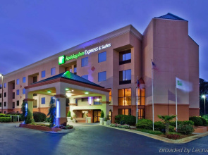 Holiday Inn Express Hotel & Suites by IHG