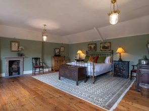 Stunning 4BD Home in Worcestershire