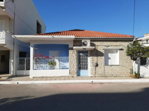 ΑΝΑΚΑΙΝΙΣΜΕΝΗ ΜΟΝΟΚΑΤΟΙΚΙΑ 125 τμ ΣΤΟ ΚΕΝΤΡΟ ΜΕ ΚΗΠΟ