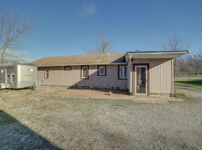 Quaint Youngstown Home ~ 2 Mi to Boardman Park!