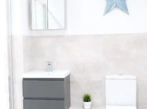 Unique FAMILY&Contractors Apartment with Private Parking + Central Bedford