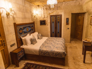 Solo Cave Suites