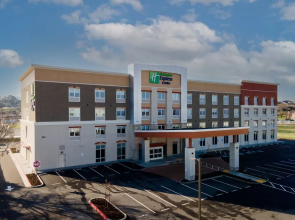 Holiday Inn Express and Suites Hollister by IHG