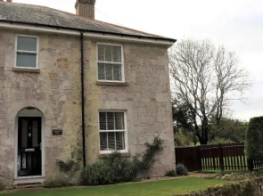 Manor Farm Cottage - Pet friendly