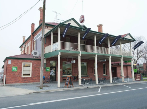 Riverina Hotel