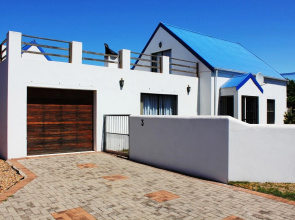 6 Breezer Self catering