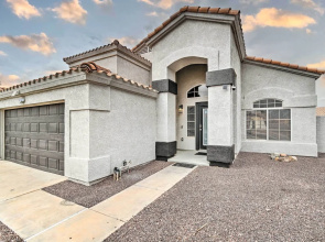 Peoria Oasis w/ Saltwater Pool & Putting Green!